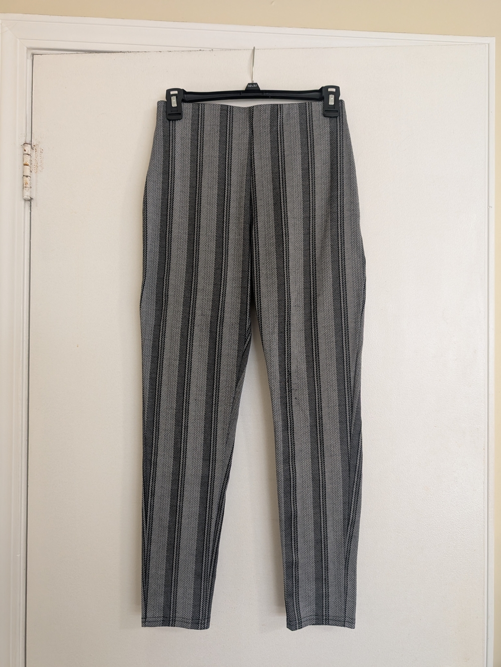 MAZE Collection Grey Herringbone Stripe Skinny Ankle Pants Stretch Pull-On Small